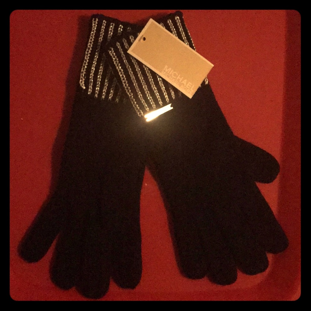 Michael Kors knit gloves
